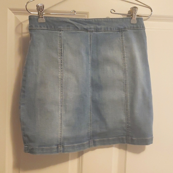 Guess Denim Mini Skirt - Picture 2 of 6